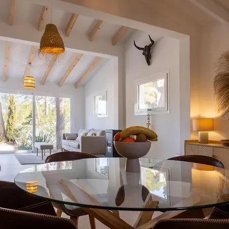 Casa Clemence, Private Pool, By Theka Services